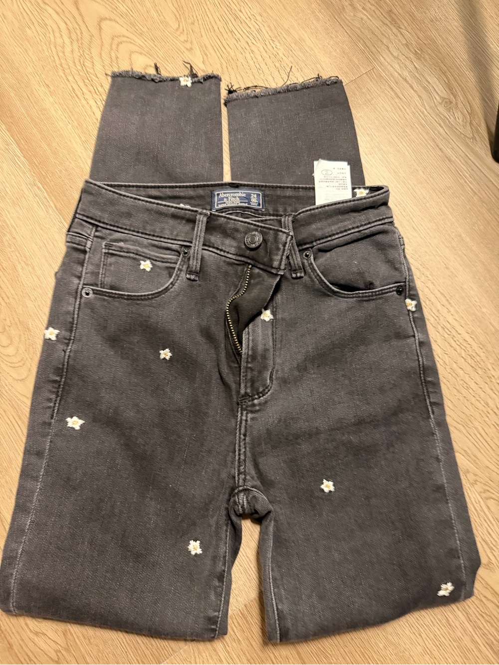 Abercrombie & Fitch Black High-Rise Jeans with White Daisy Embroidery